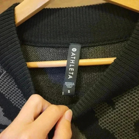 Athleta Jacquard Crew Sweater Size S Black Grey Camo Pattern - Picture 5 of 7